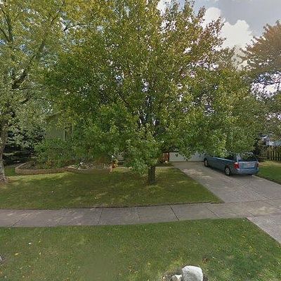 4 S Whispering Hills Dr, Naperville, IL 60540