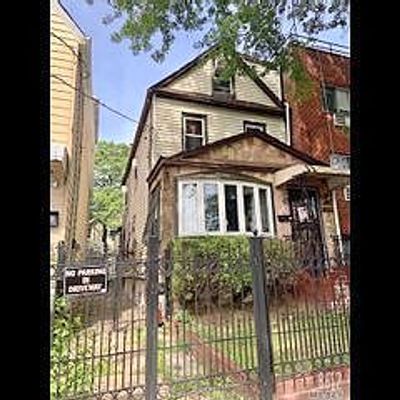 5318 Junction Blvd, Elmhurst, NY 11373