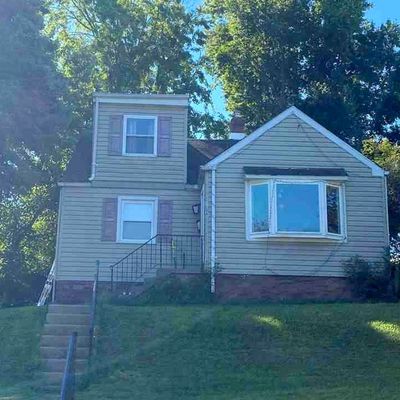 56 Seward Ln, Aston, PA 19014