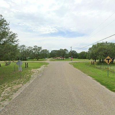 480 Sara Ln, Lytle, TX 78052