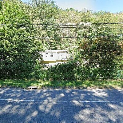 646 Roosevelt Dr, Oxford, CT 06478