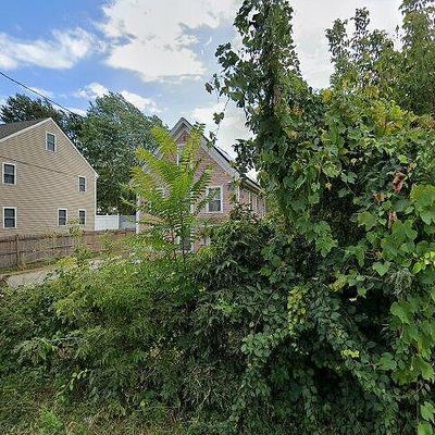 65 Lyman St, Worcester, MA 01603