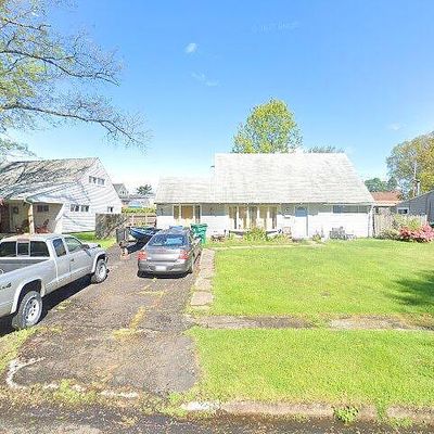 68 Verdant Rd, Levittown, PA 19057