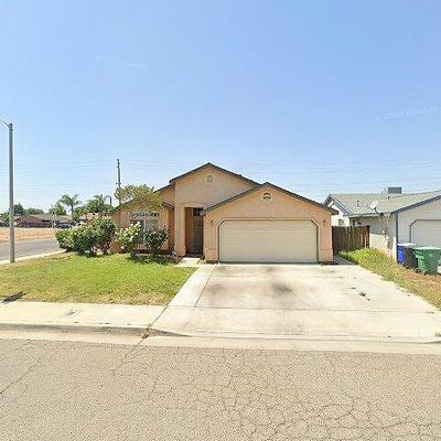 697 S Ohio St, Porterville, CA 93257