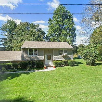 7 Breezy Ln, Granby, MA 01033