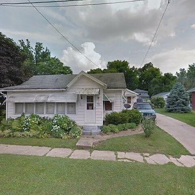 612 E Adams St, Taylorville, IL 62568