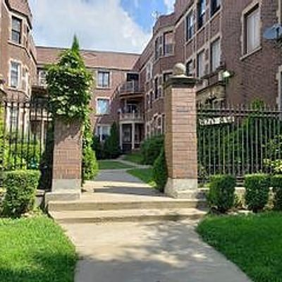 828 E Hyde Park Boulevard #2, Chicago, IL 60615