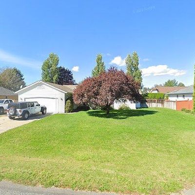 8587 N Maple St, Hayden, ID 83835