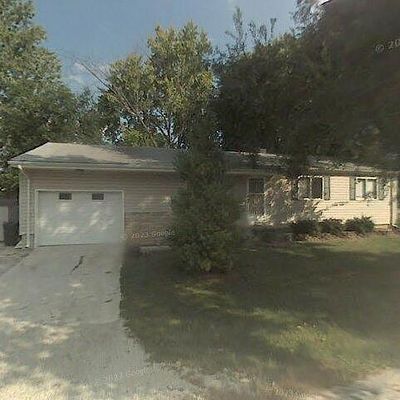 706 Berkshire Dr, Fostoria, OH 44830