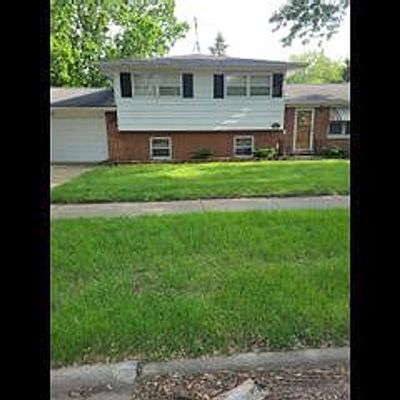 706 W Sunset Dr, Glenwood, IL 60425