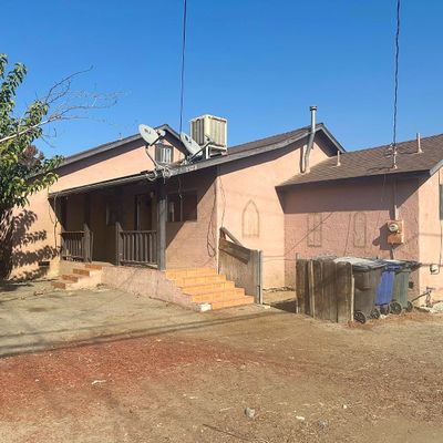 742 1/2 3 Rd St, Parlier, CA 93648