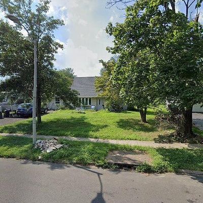 77 Plumbridge Dr, Levittown, PA 19056