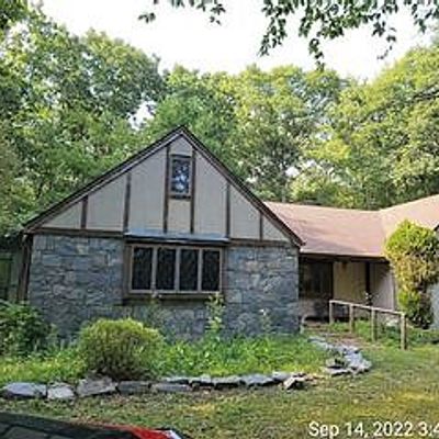 9 King James Dr, East Lyme, CT 06333