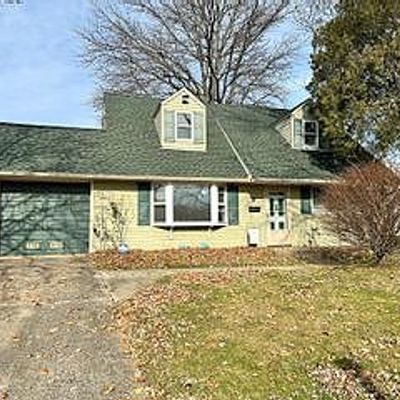 9 Viburnum Ln, Levittown, PA 19054