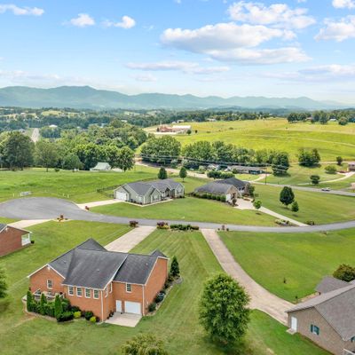 95 Club House Ln, Greeneville, TN 37743