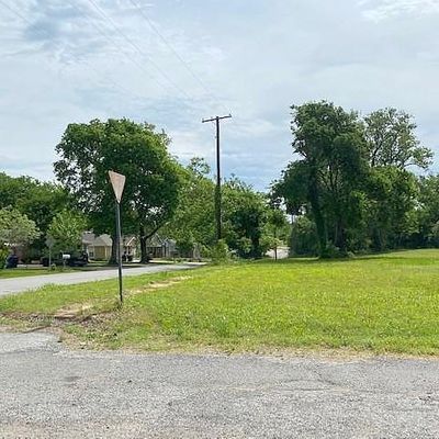 212 W Walker St, Denison, TX 75020