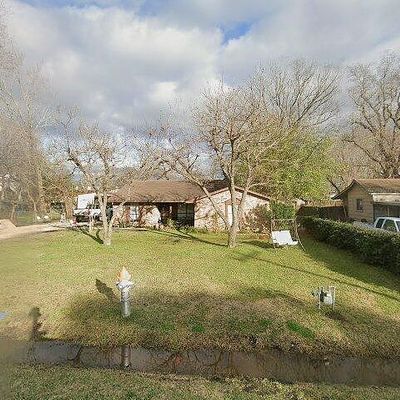 501 N Magnolia St, Highlands, TX 77562