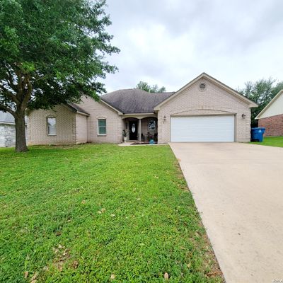 104 Parkcrest, Floresville, TX 78114