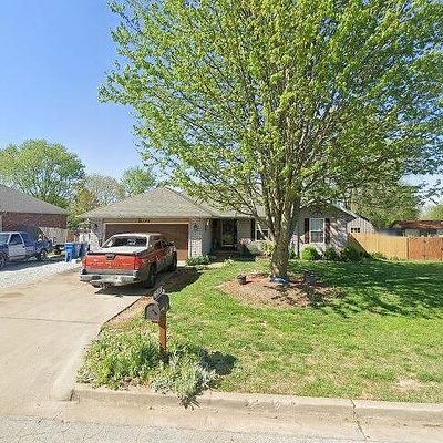 109 E Loyal St, Clever, MO 65631