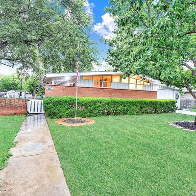 1107 29 Th St, Hondo, TX 78861