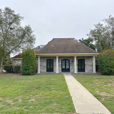 135 Merlot Dr, Lake Charles, LA 70611