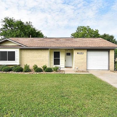 1702 Avenue B, Danbury, TX 77534