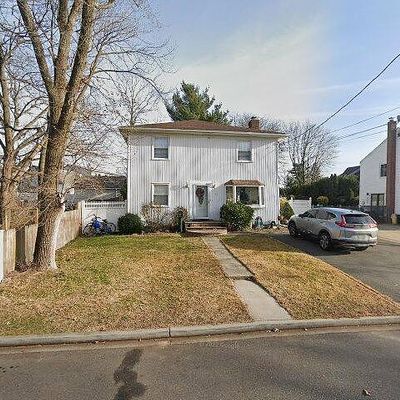 31 Maple St, Farmingdale, NY 11735