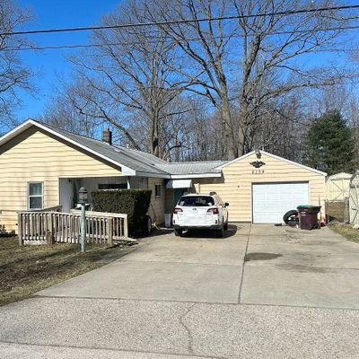 3132 Violet Ave, Muskegon, MI 49442