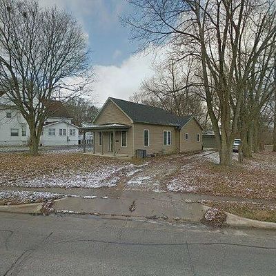 318 W Clinton Ave, Farmer City, IL 61842