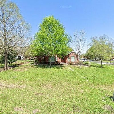 325 Lily Ln, Wharton, TX 77488