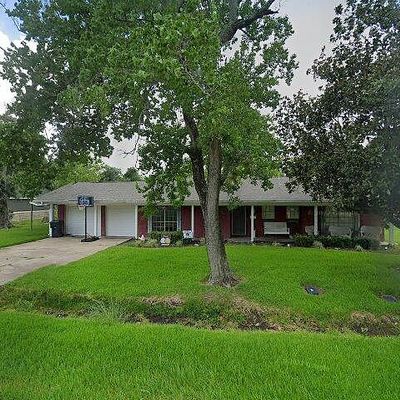 3920 Kenneth St, Groves, TX 77619