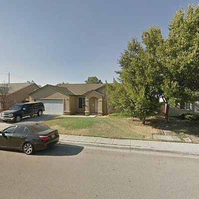 647 W Nevada St, Kingsburg, CA 93631