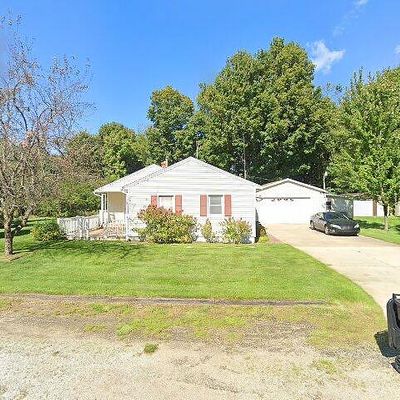 5382 Lakewood Rd, Whitehall, MI 49461