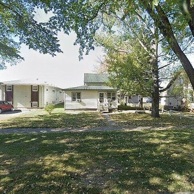 808 S 12 Th St, Grand Forks, ND 58201