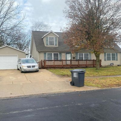 901 Lanore Dr, Urbana, IL 61802