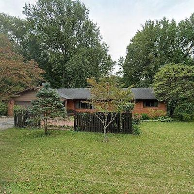 10 Holiday Dr, Collinsville, IL 62234