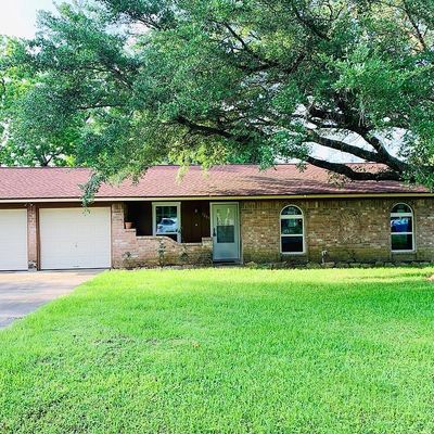 1207 Fair Dr, Angleton, TX 77515