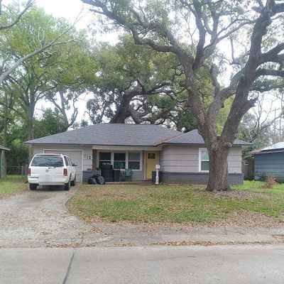 113 Sycamore St, Lake Jackson, TX 77566