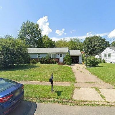 16 Blue Grass Dr, Ewing, NJ 08638