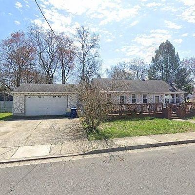 16 Francis Dr, Pennsville, NJ 08070