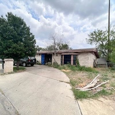 2201 E Locust St, Laredo, TX 78043