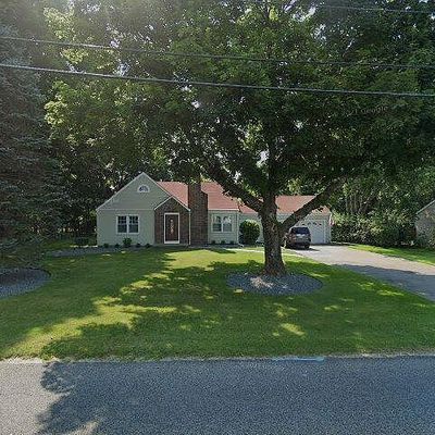 32 Bushee Rd, Swansea, MA 02777