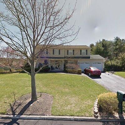 34 Eason Dr, Ridge, NY 11961