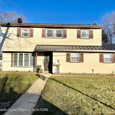 6 Coach Dr, Hazlet, NJ 07730