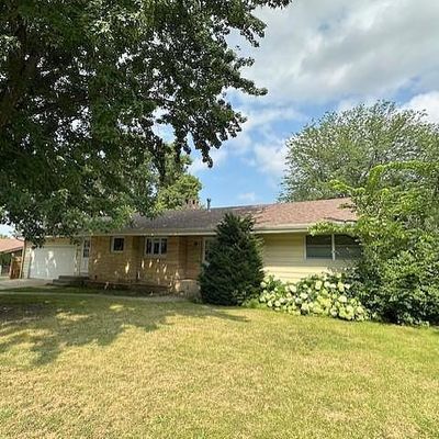 625 Olson Ave, Windom, MN 56101