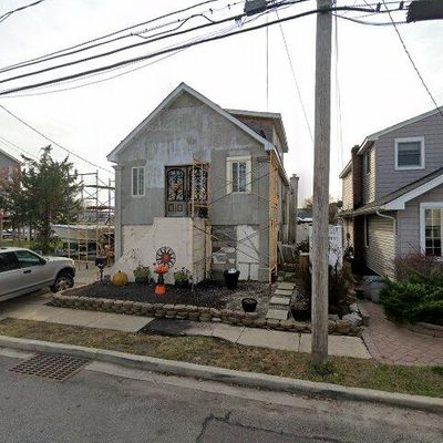 717 S 9 Th St, Lindenhurst, NY 11757