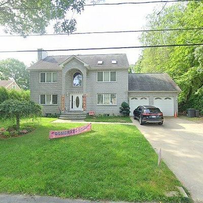 906 Maplewood St, New Bedford, MA 02745