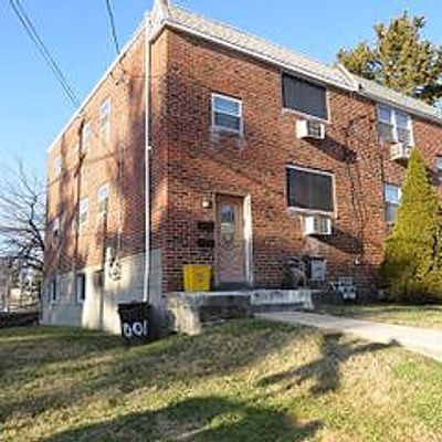 913 Walnut St, Darby, PA 19023