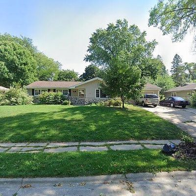 917 E Roberta Ave, Waukesha, WI 53186