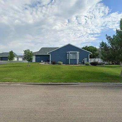 818 24 Th Ave Sw, Minot, ND 58701